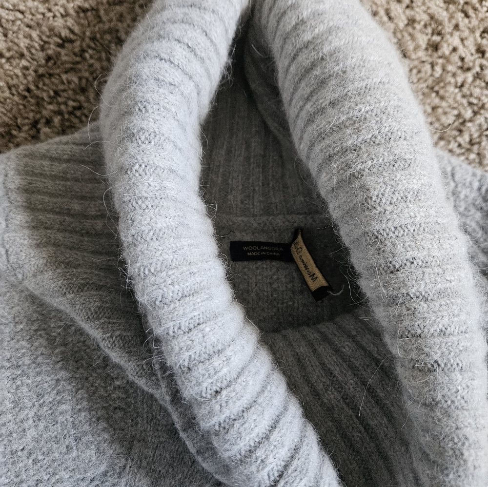 Massimo Dutti Cropped Wool and Angora Blend Turtleneck - Picture 3 of 8